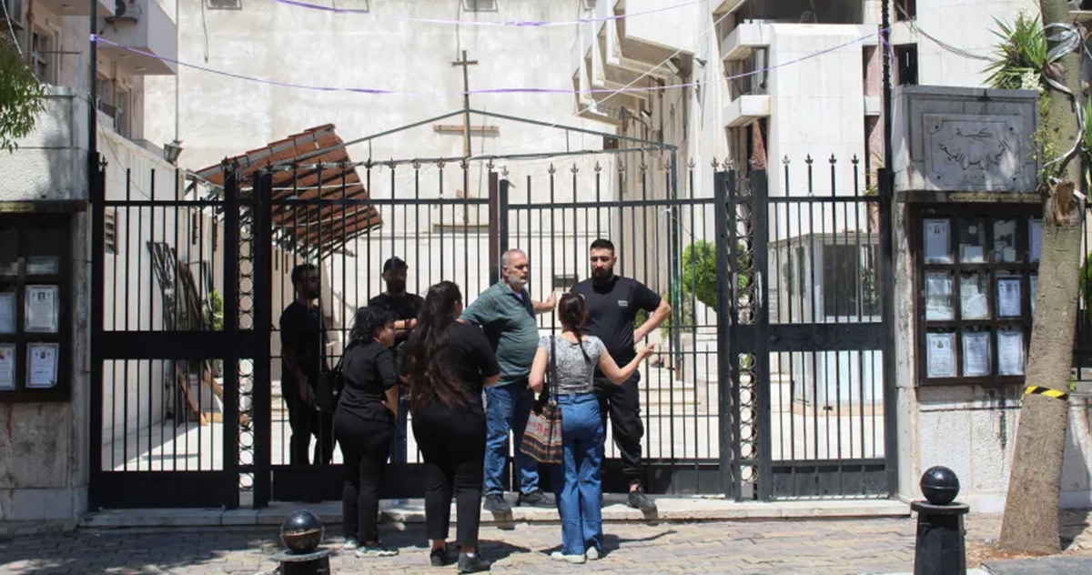 مسيحيو سوريا يتساءلون عن سبب استهدافهم بعد تفجير انتحاري في كنيسة بدمشق